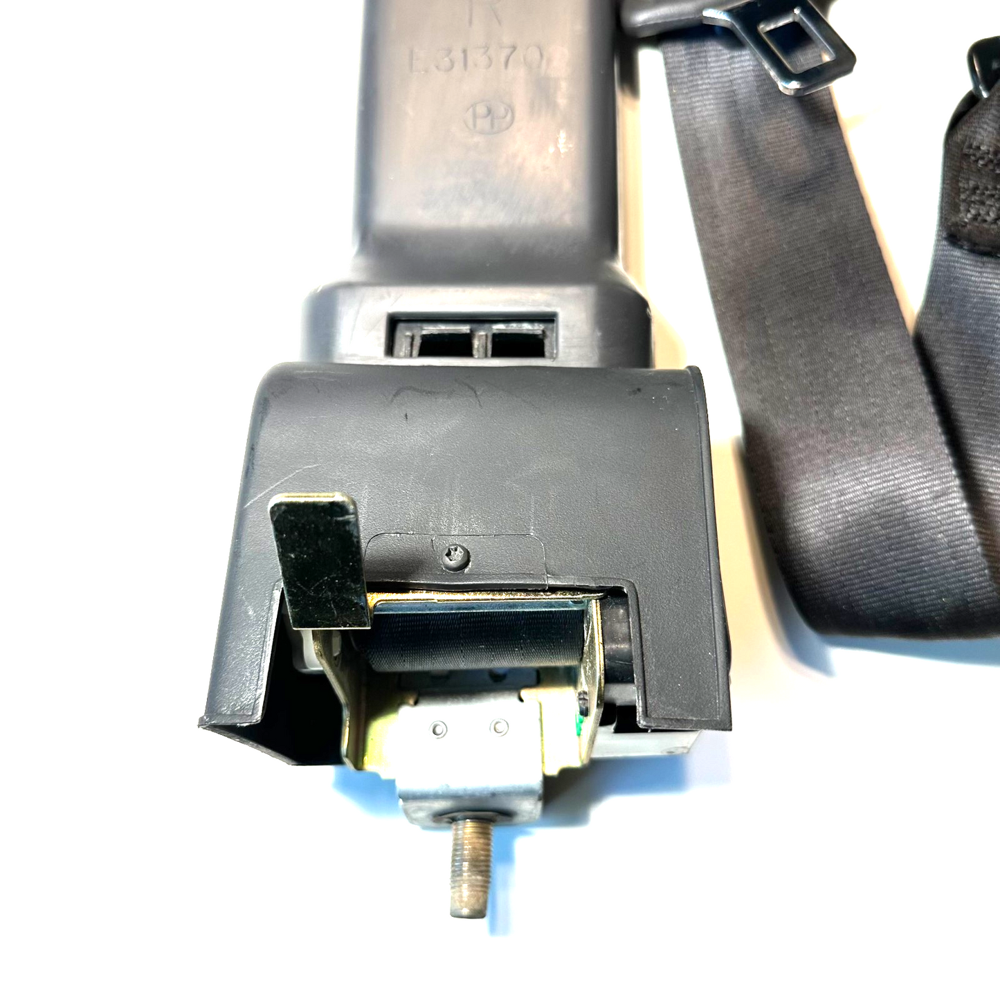 1999-2004 Ford Mustang Convertible Passenger RH Rear Seat Belt Retractor