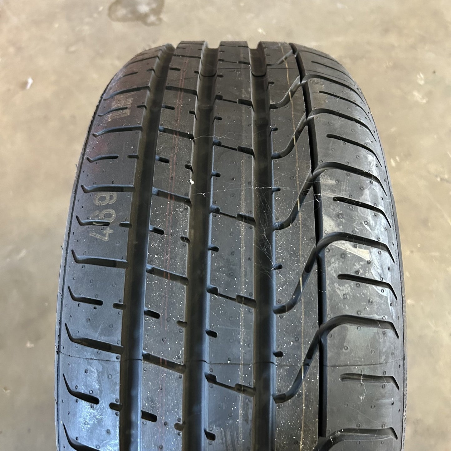 Pirelli P Zero 255/40R19 100Y Summer Tire