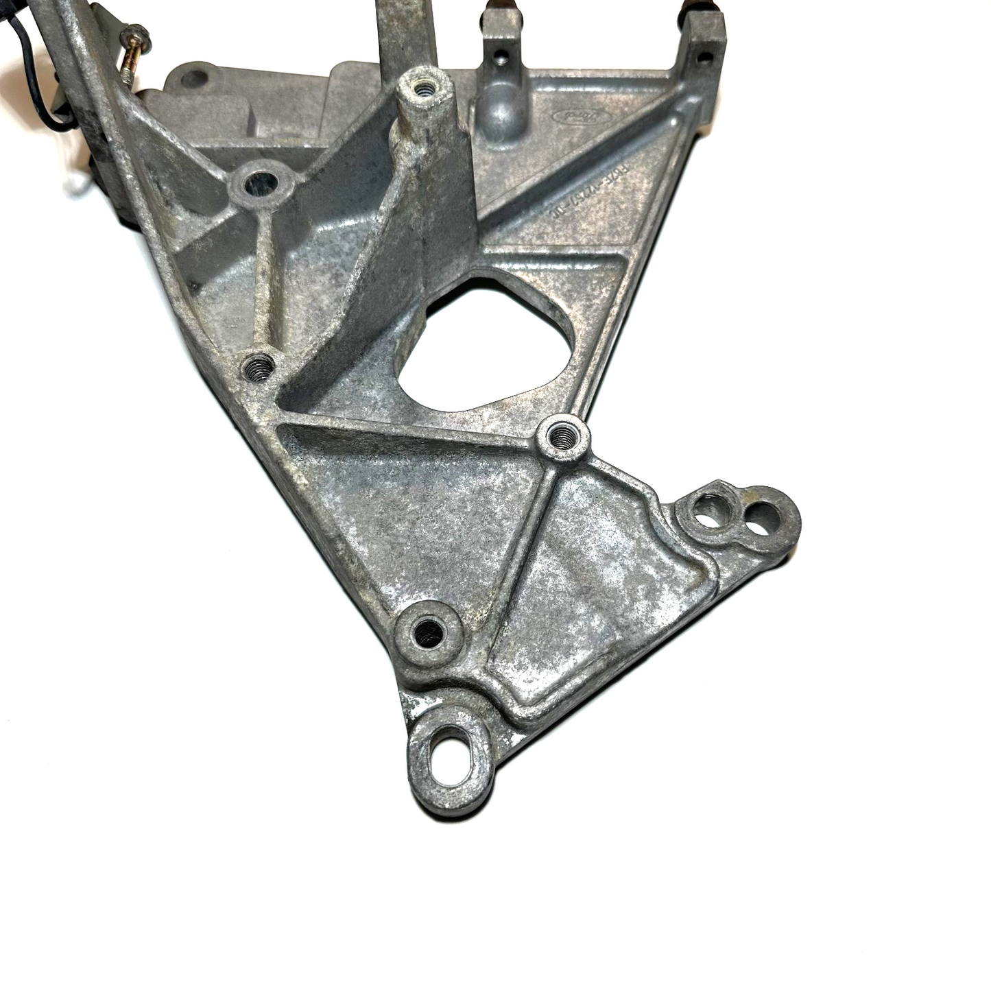 1996-1998 Ford Mustang 4.6 GT Engine Coil Power Steering Mounting Bracket