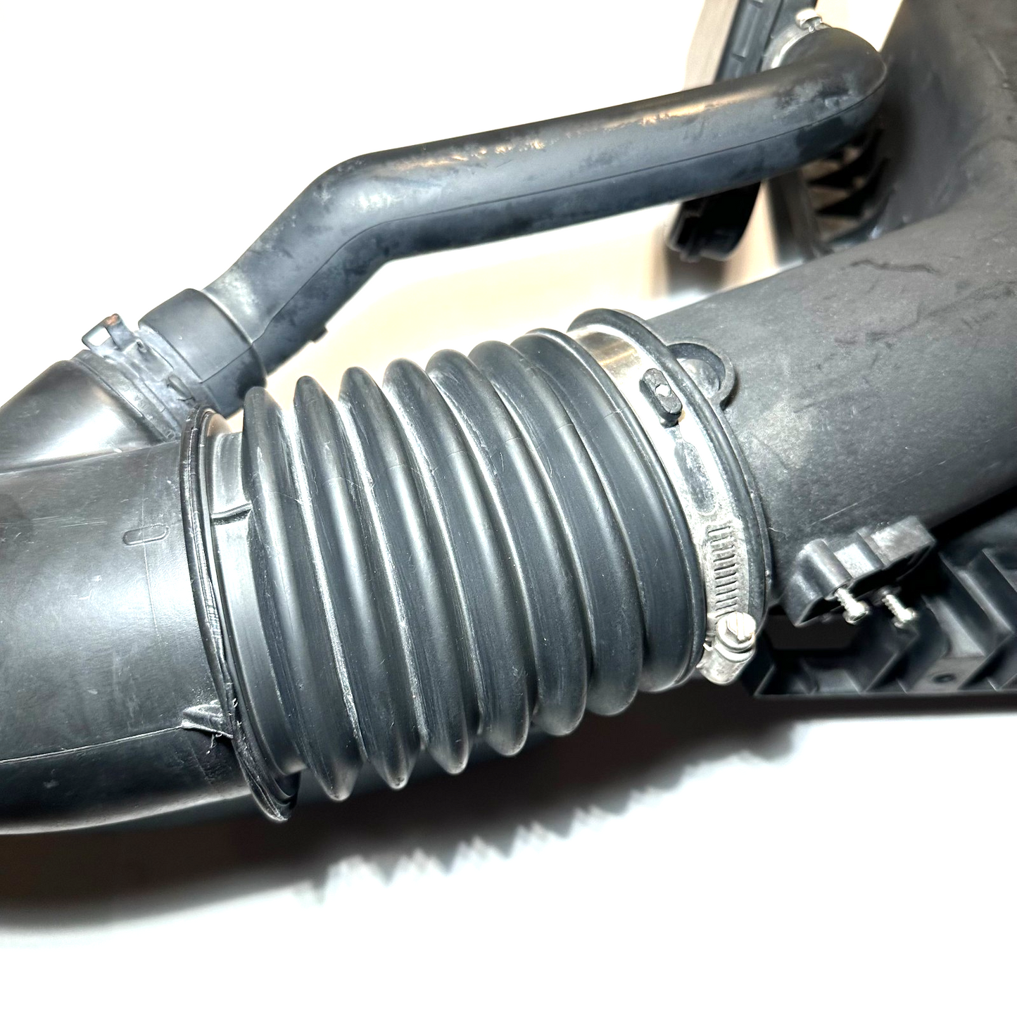 2018-2023 Ford Mustang GT 5.0L Engine Air Intake Tube & Filter Housing Lid