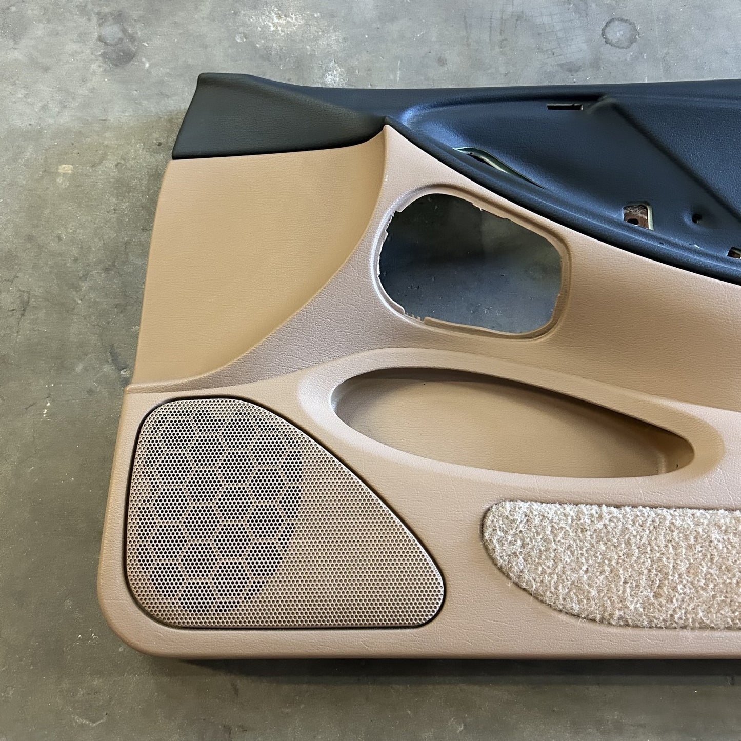 1994-1998 Ford Mustang Passenger RH Interior Door Panel W/ Speaker Tweeter
