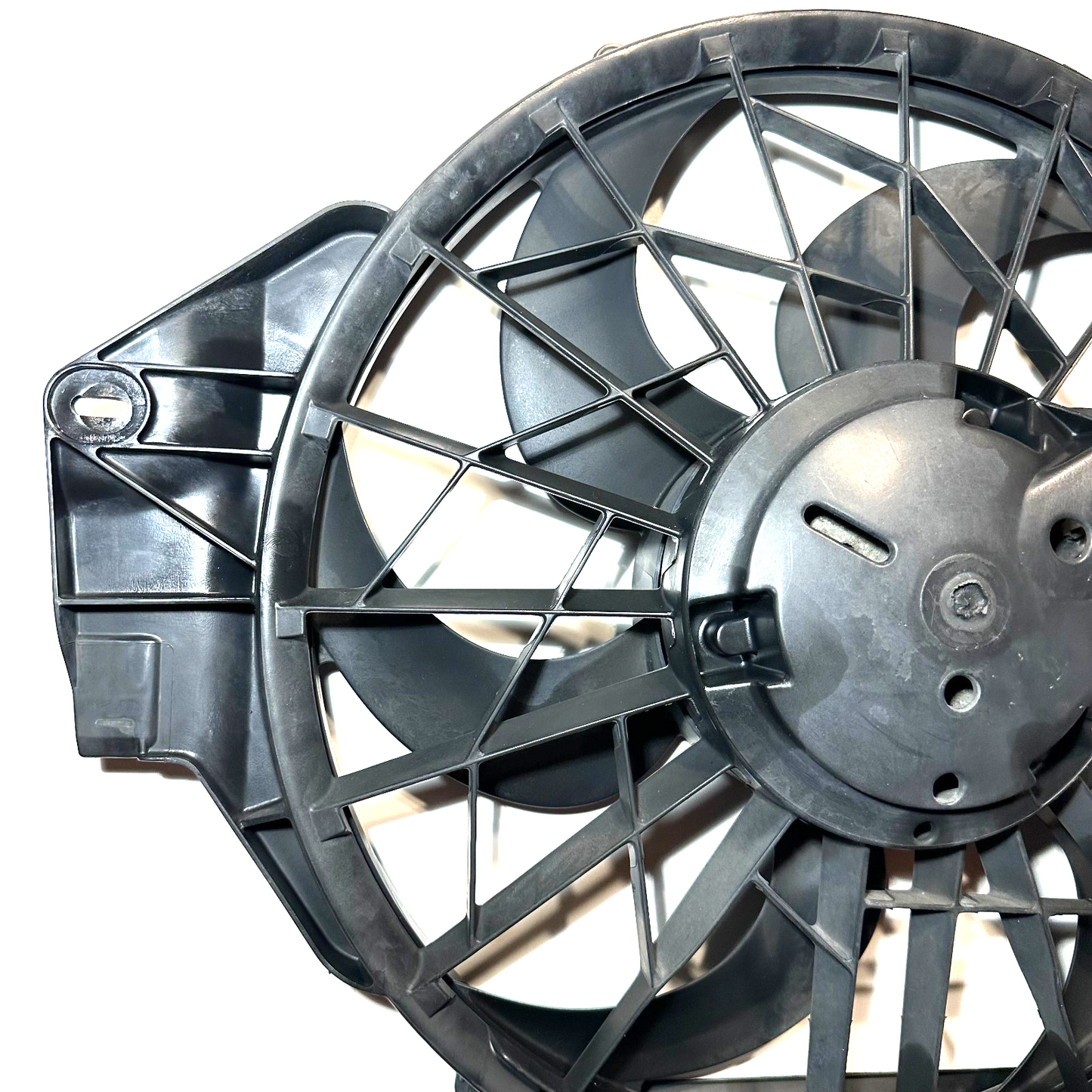 1999-2004 Ford Mustang 3.8L 3.9L V6 Engine Electric Cooling Fan