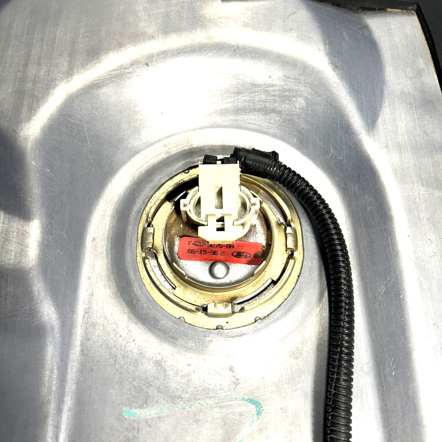 1996-1998 Ford Mustang GT Fuel Gas Tank Complete Assembly