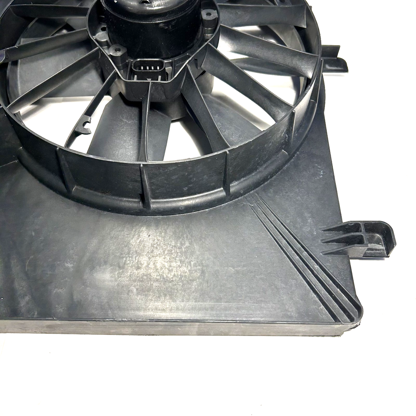 1997-2004 Chevrolet Corvette Engine Electric Cooling Fan Assembly