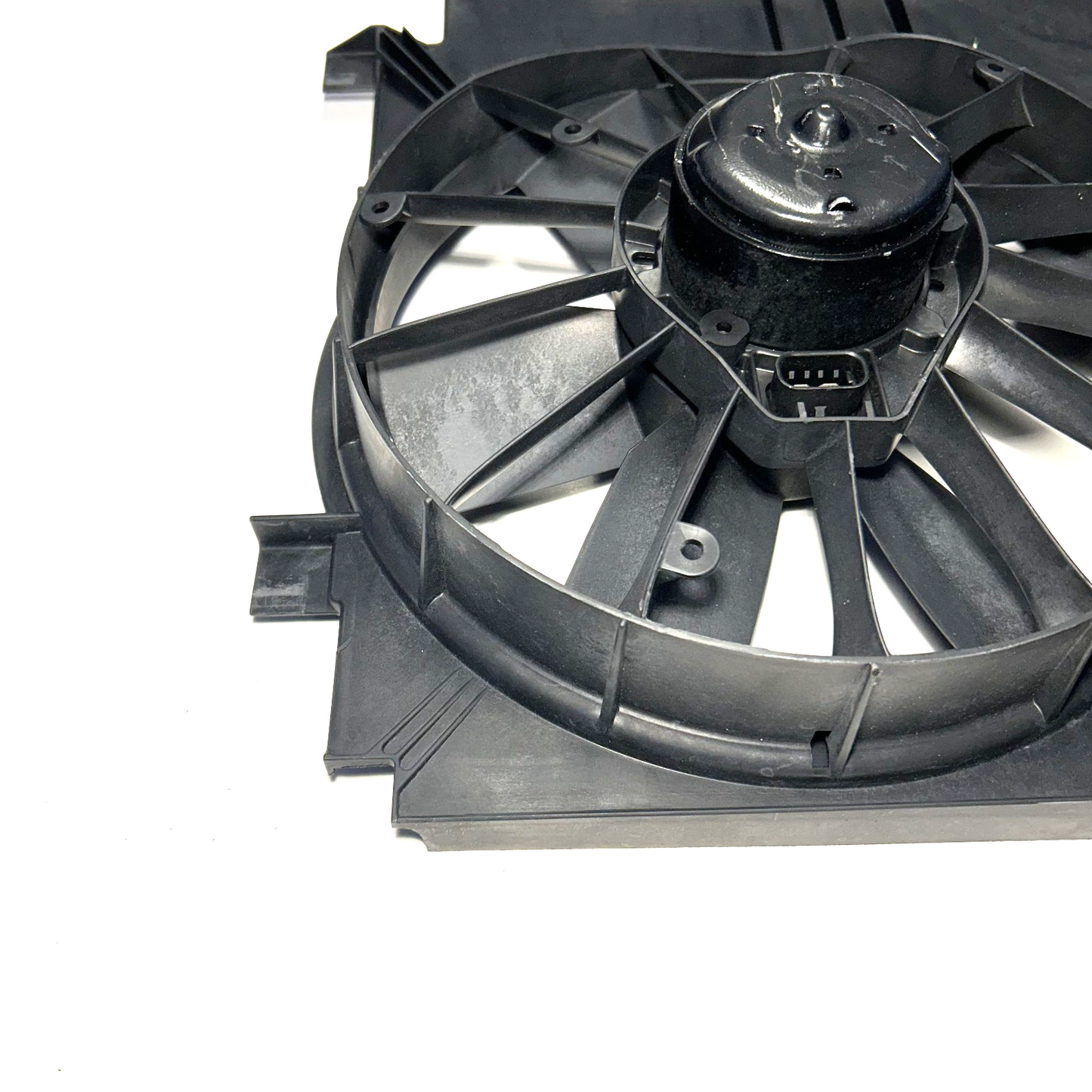 1997-2004 Chevrolet Corvette Engine Electric Cooling Fan Assembly