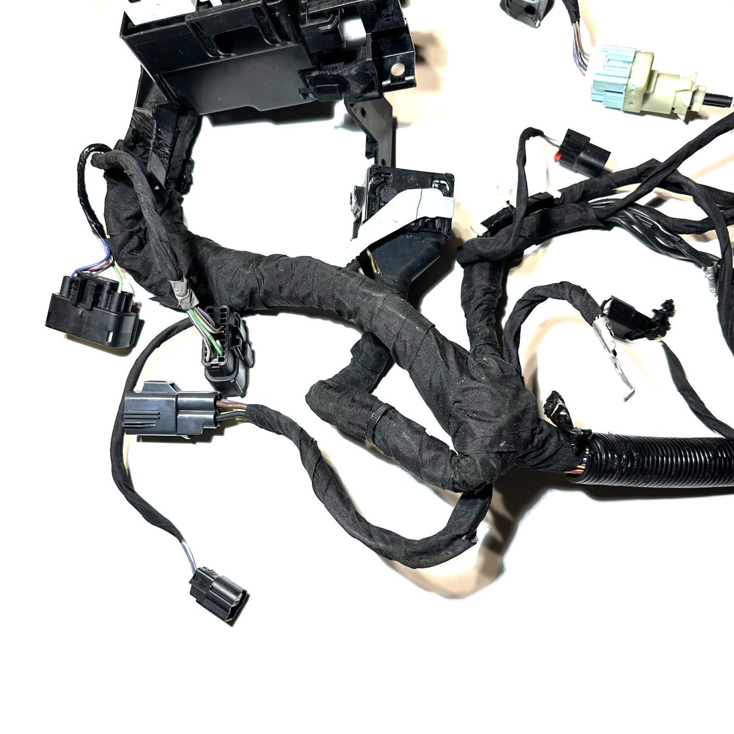 2018-2023 Ford Mustang GT 5.0L Manual Engine Bay Fuse Box Wiring Harness